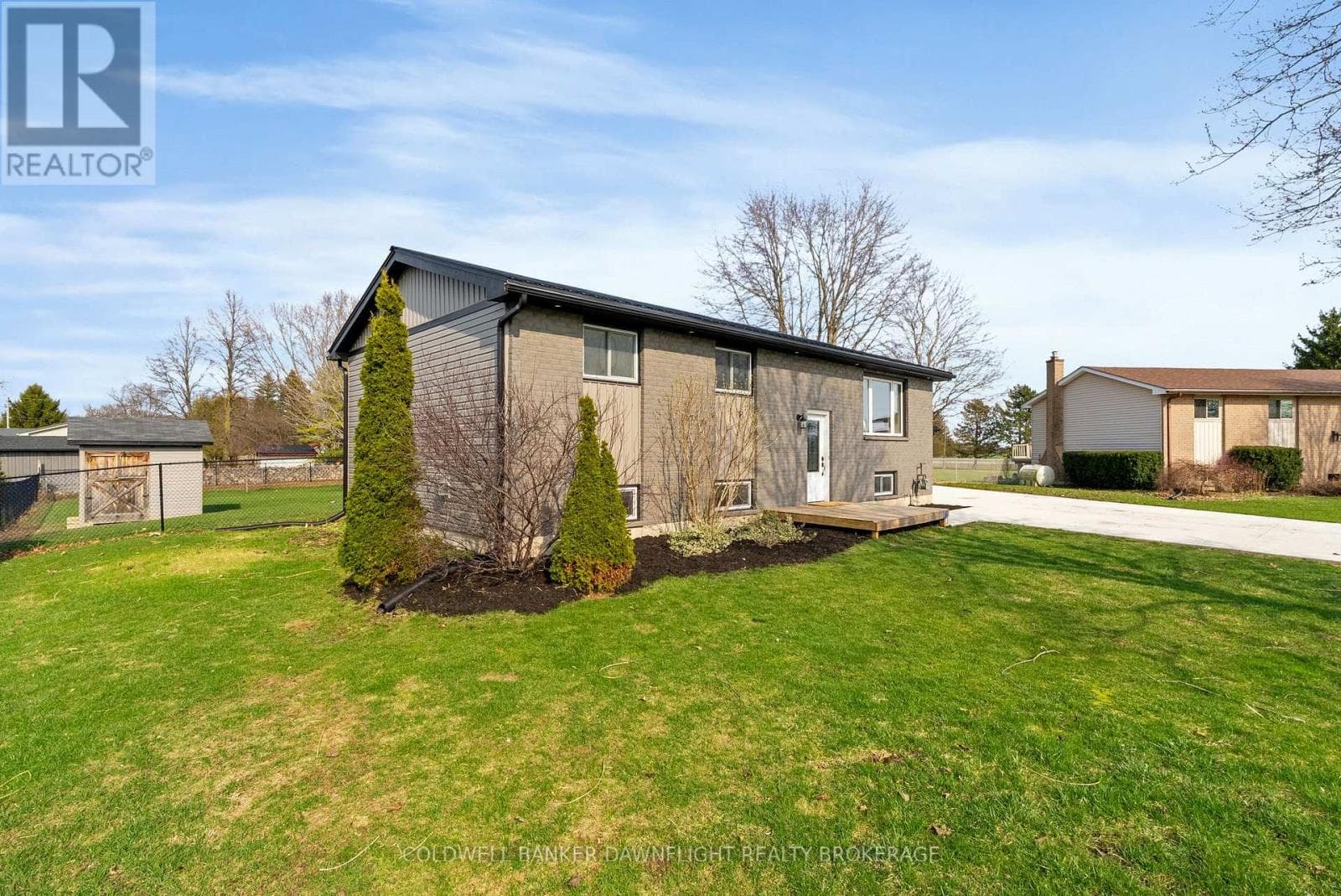 17 HAWTHORN CRESCENT photo 3
