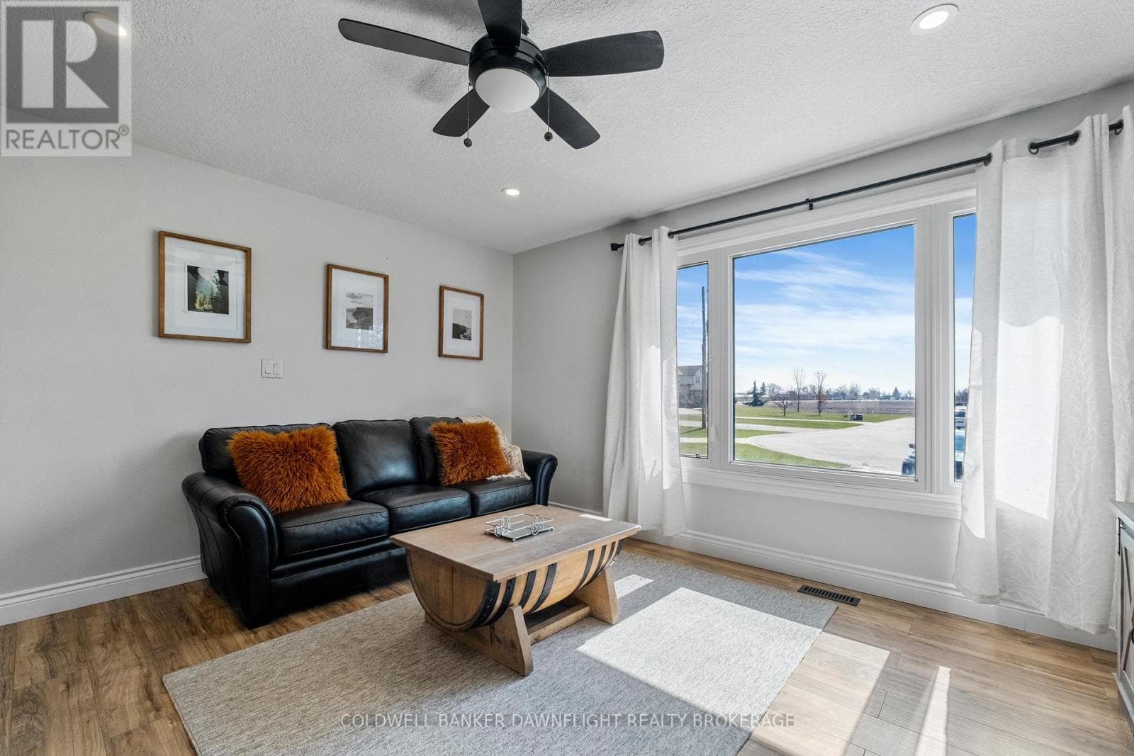 17 HAWTHORN CRESCENT photo 5