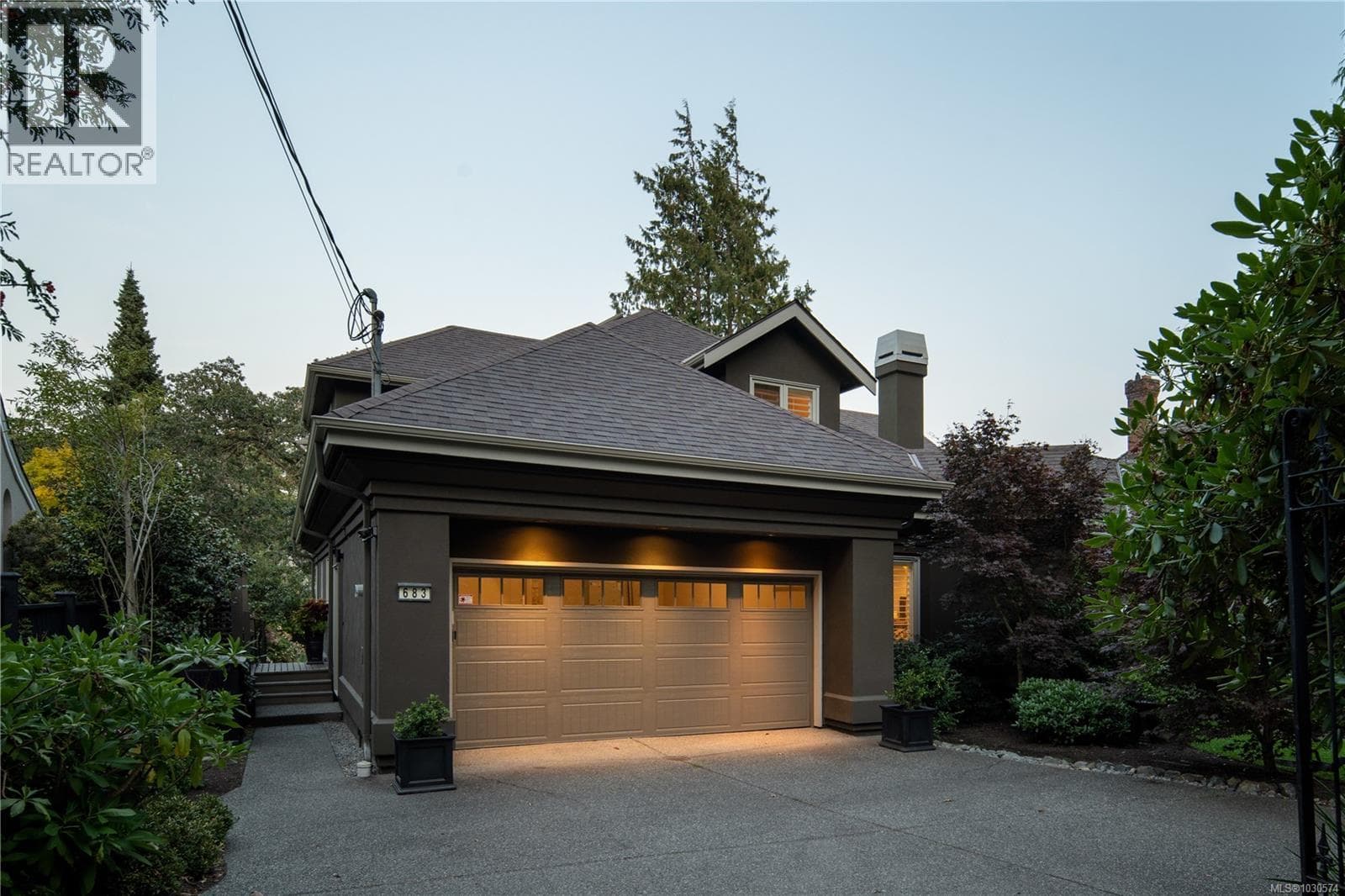 683 Mountjoy Ave photo 3