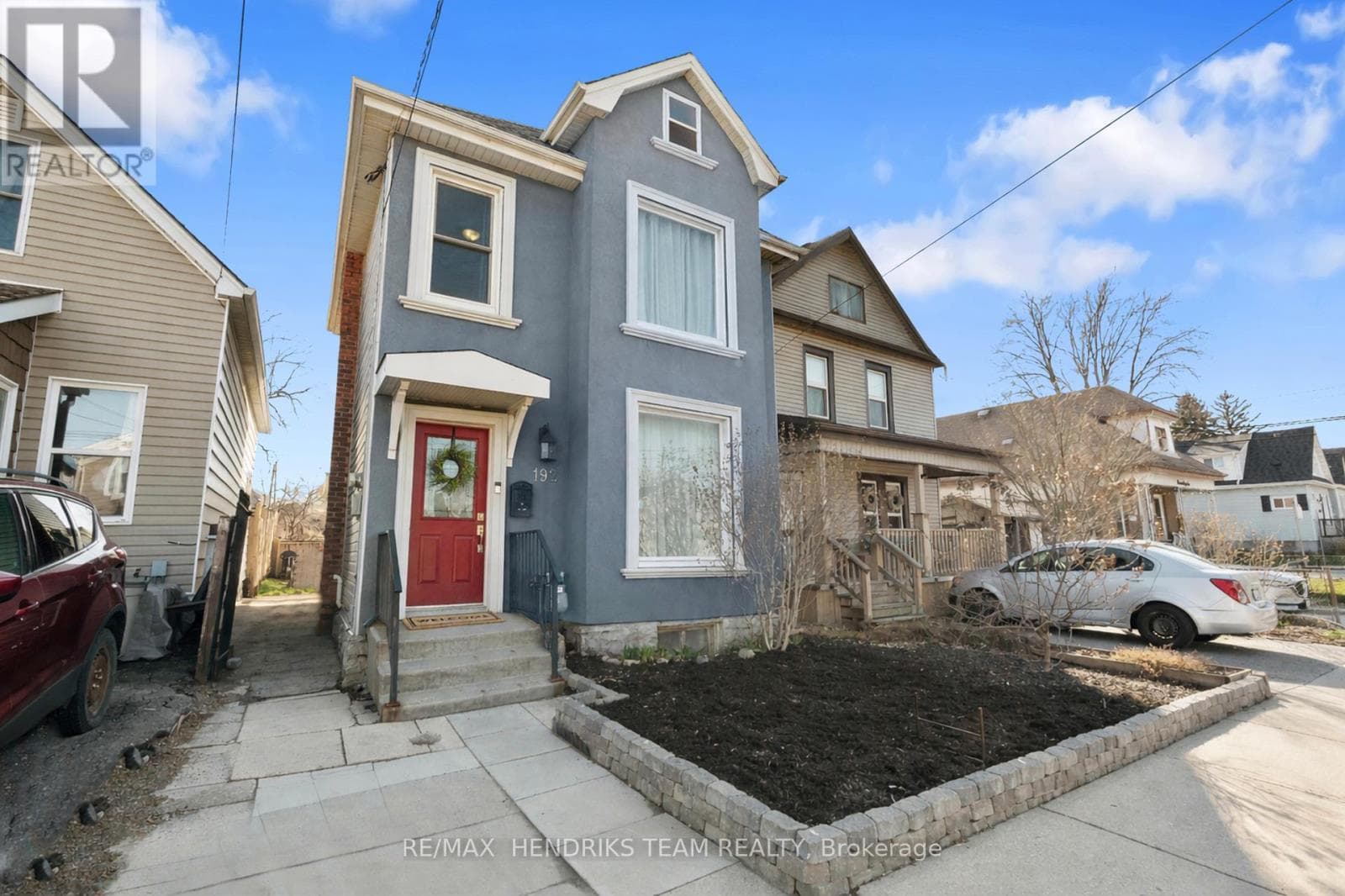 192 WOOD STREET E photo 3