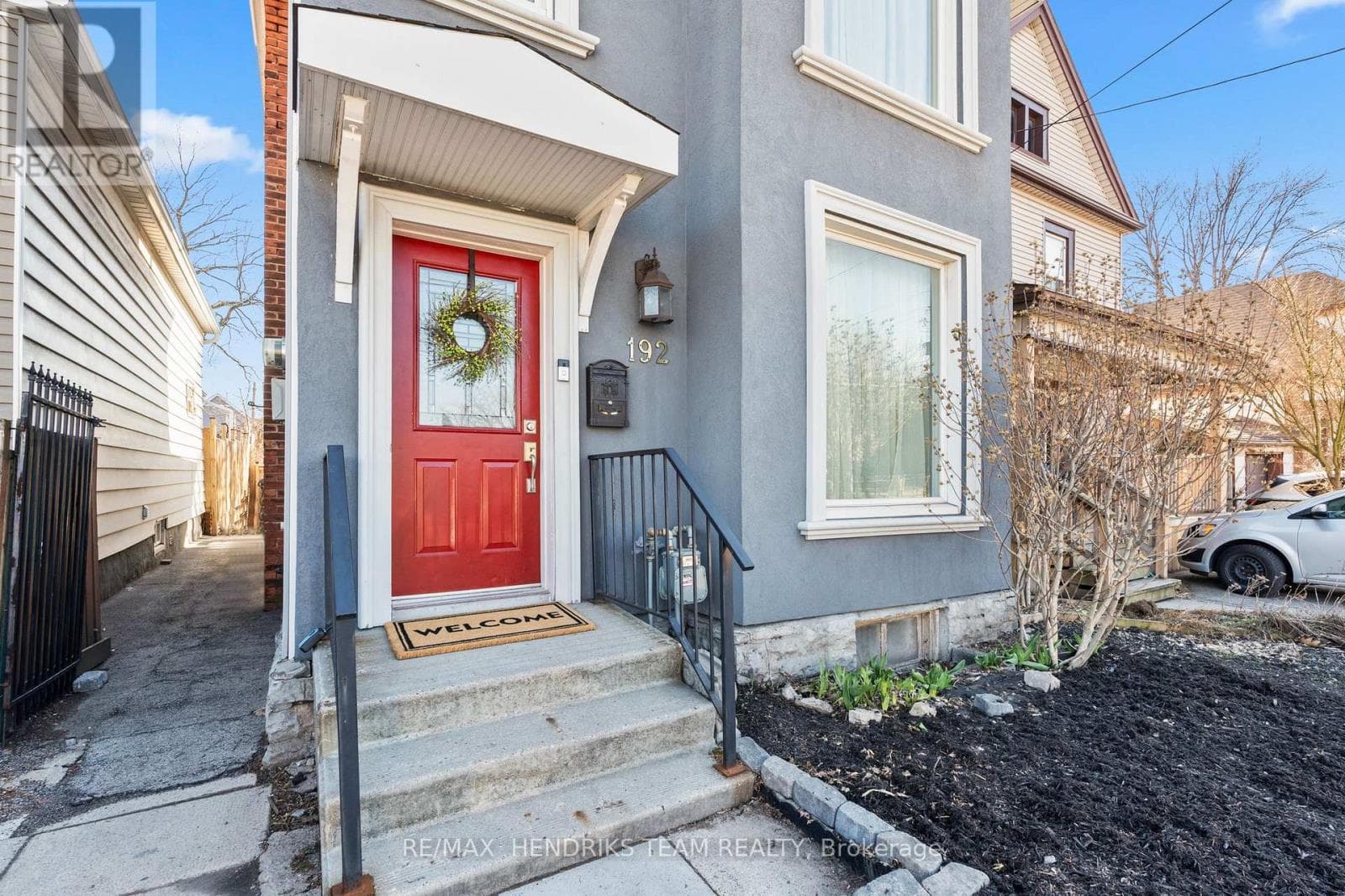 192 WOOD STREET E photo 4