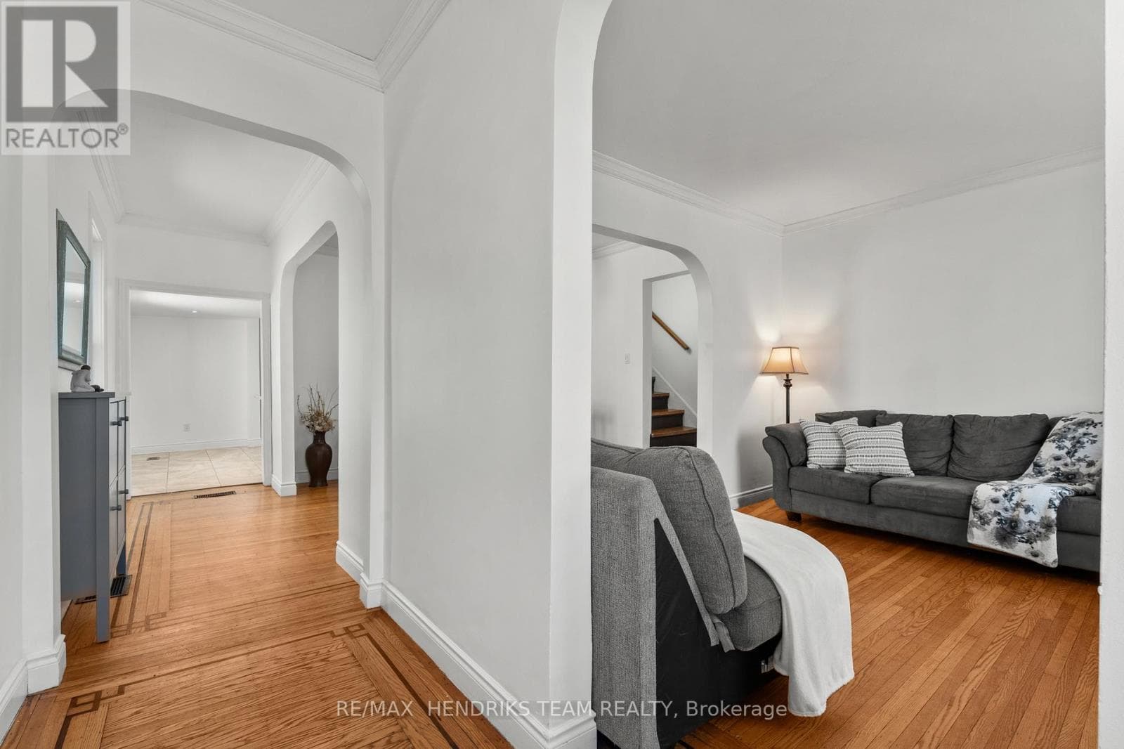 192 WOOD STREET E photo 5
