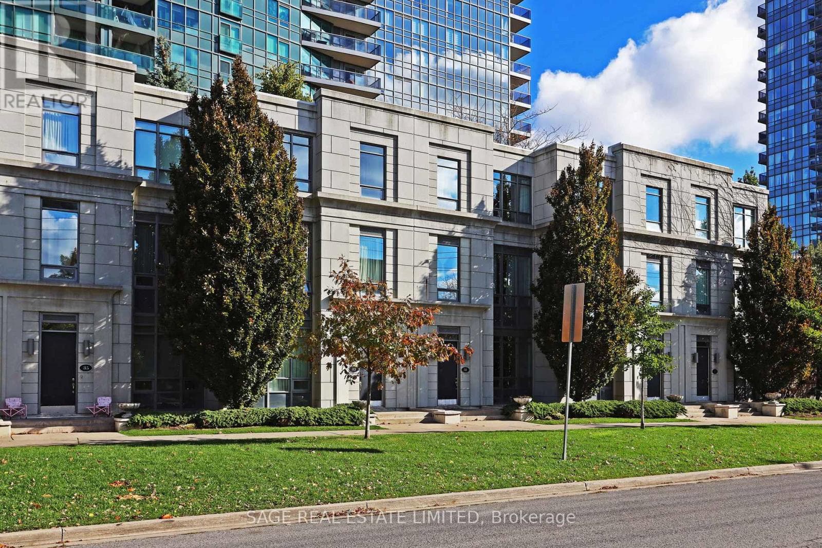 3 bed 3 bath single family at TH#31 - 25 GREENVIEW AVENUE — $995,000