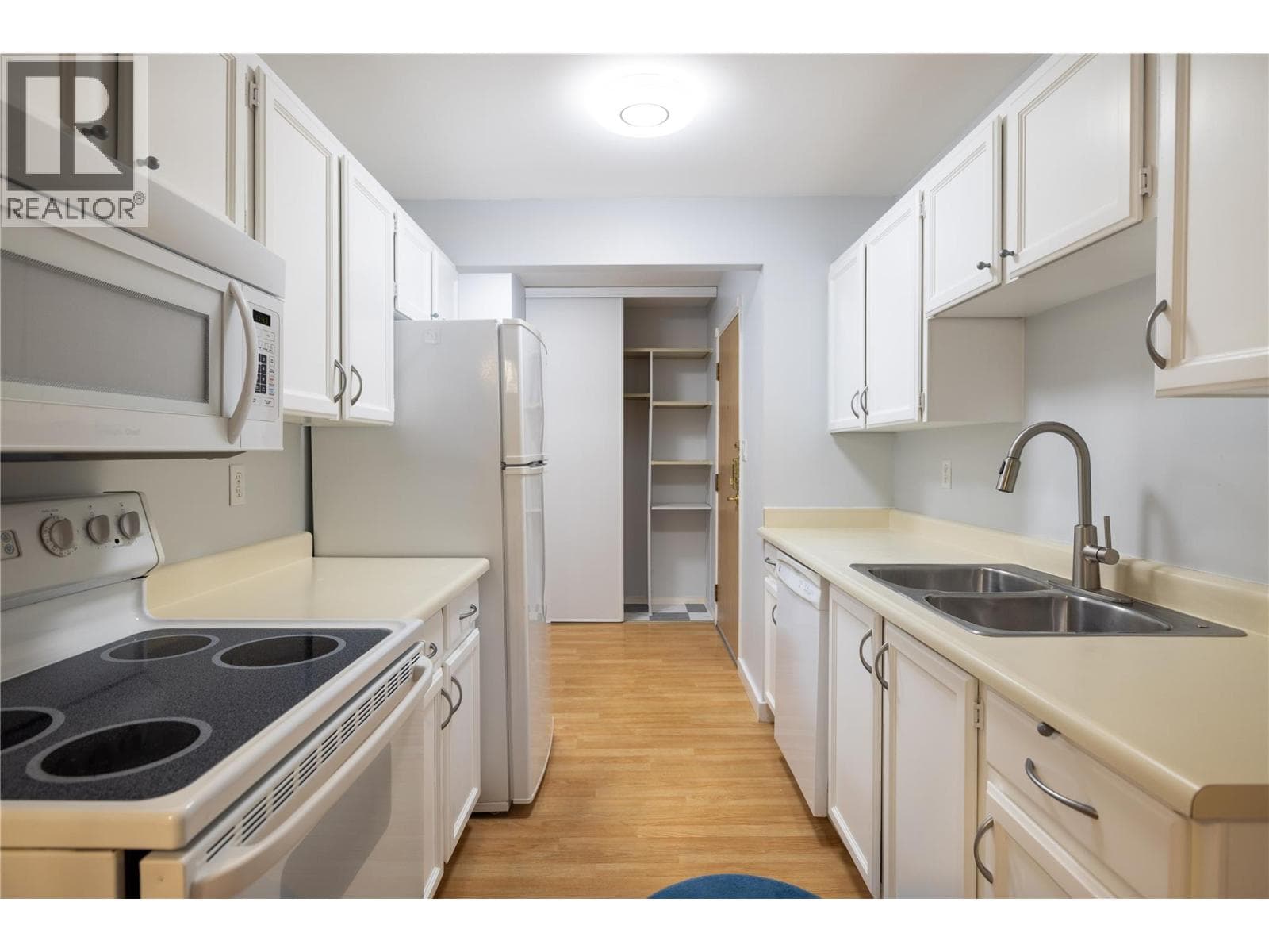 575 Sutherland Avenue Unit# 305 photo 3