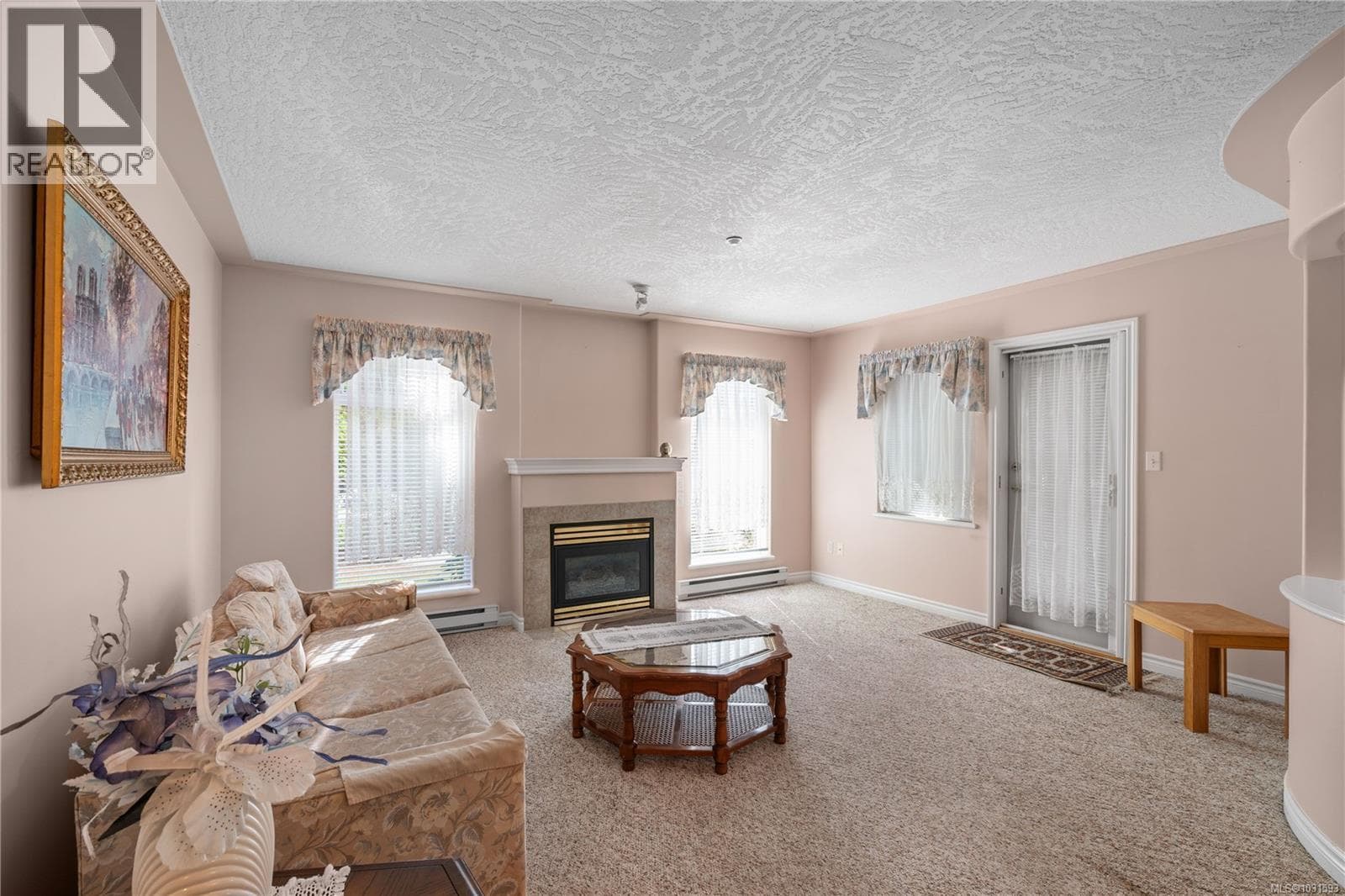 105 606 Goldstream Ave photo 4