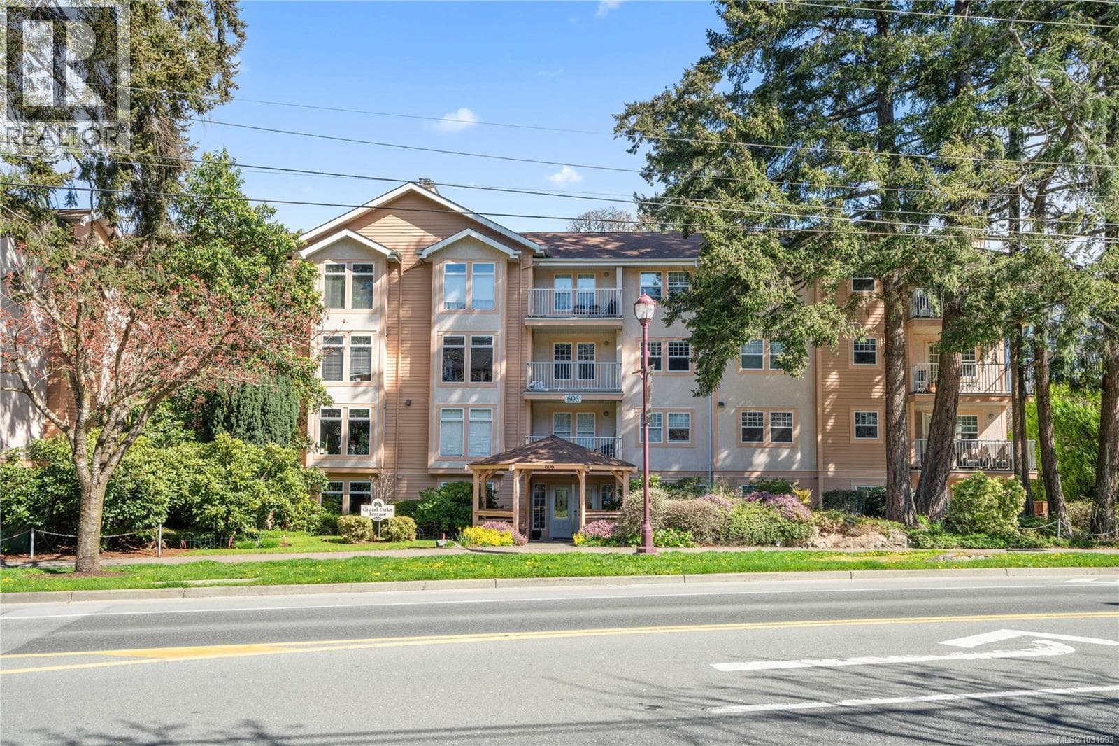 2 bed 2 bath single family at 105 606 Goldstream Ave — $525,000