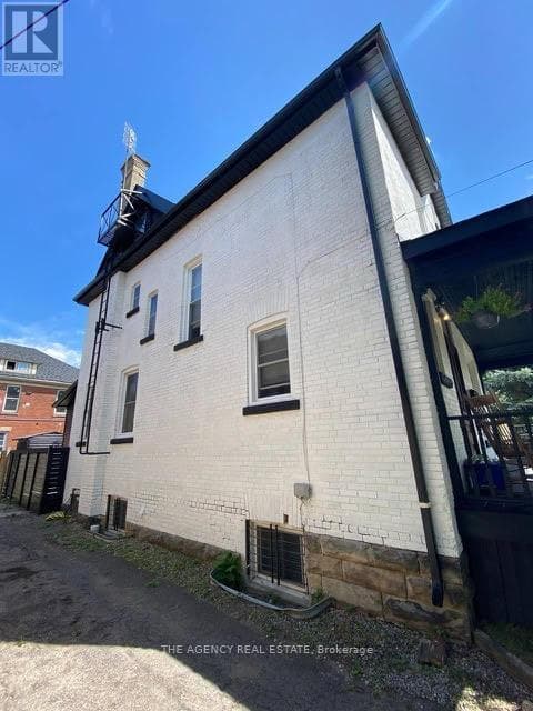 870 QUEENS AVENUE photo 4