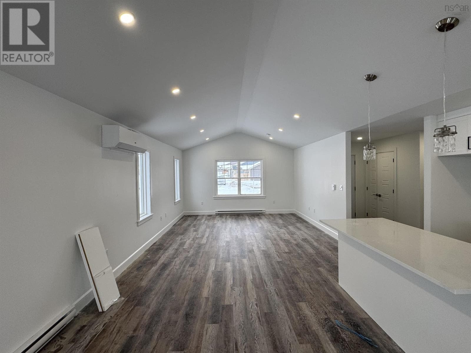 29 Community Way photo 3