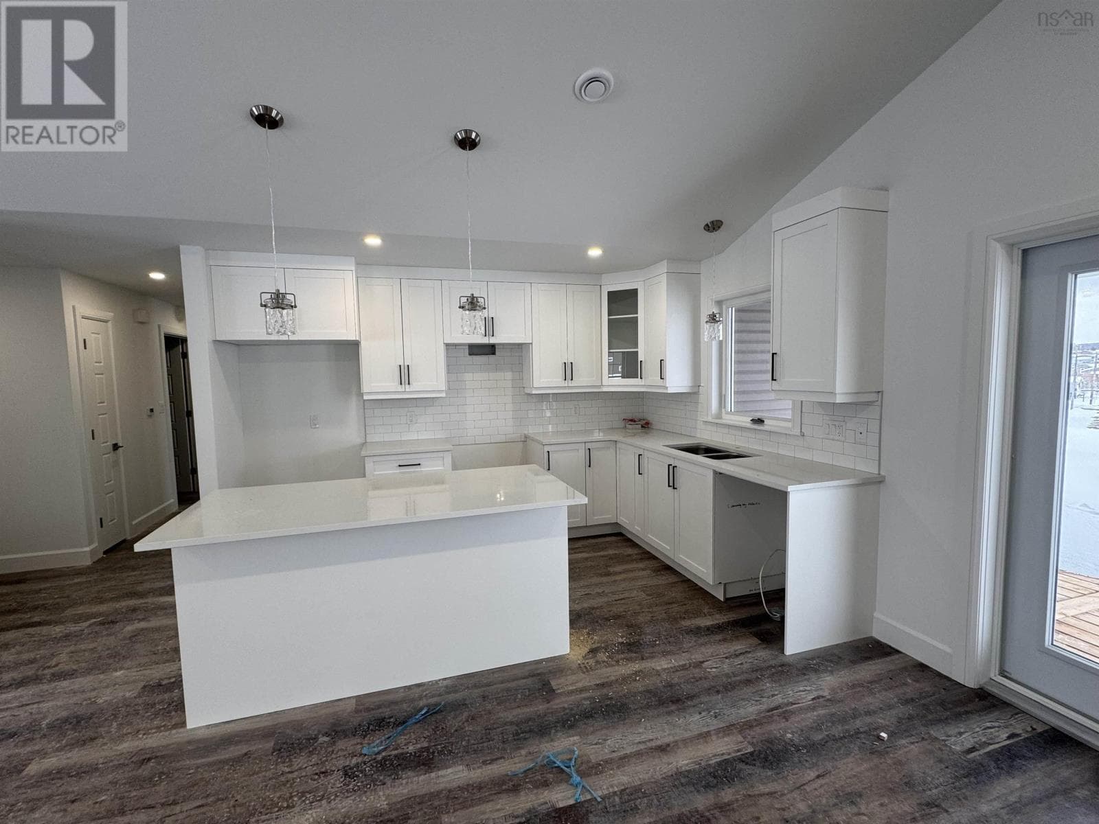 29 Community Way photo 4