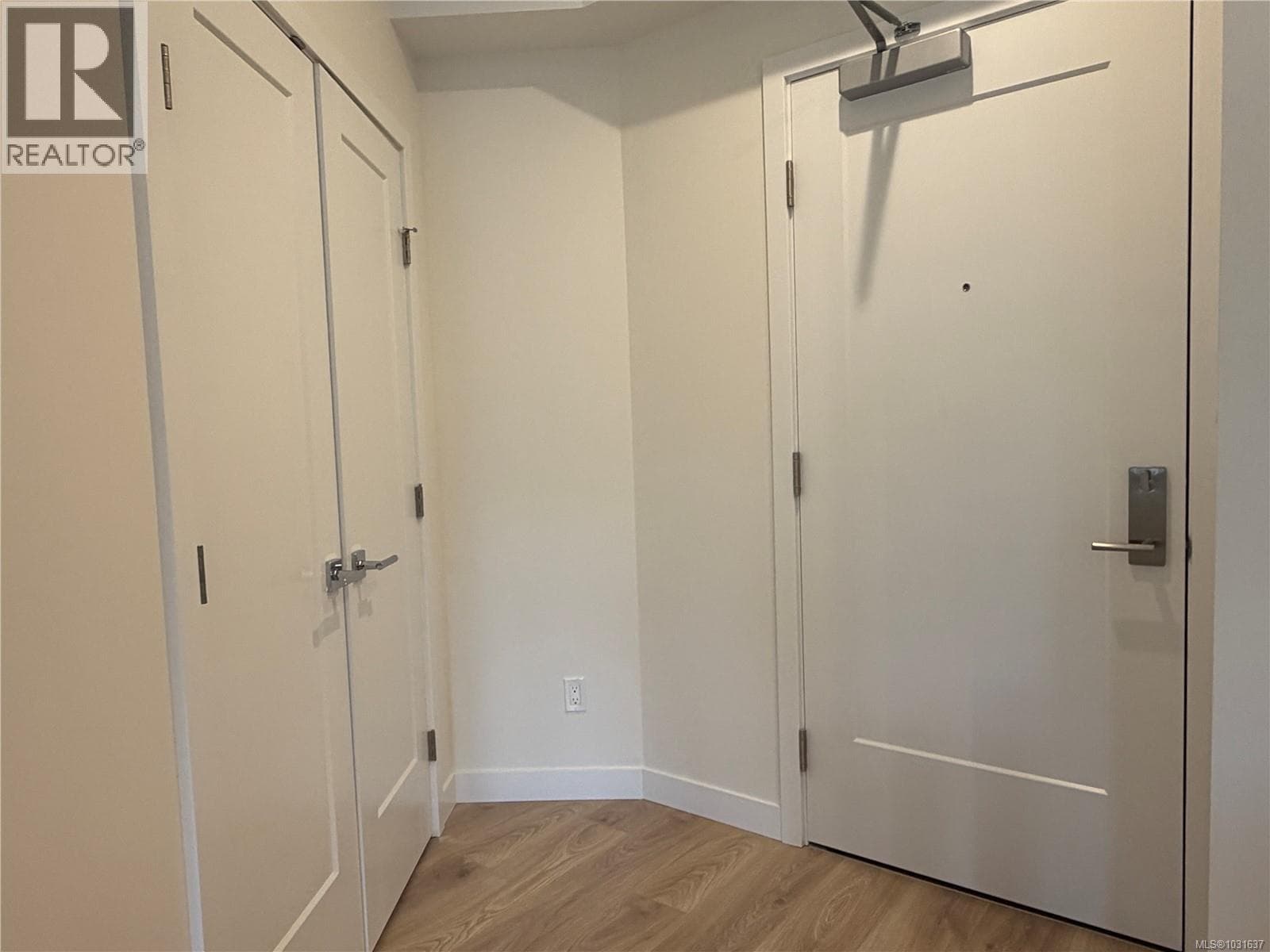 401 2000 West Park Lane photo 2