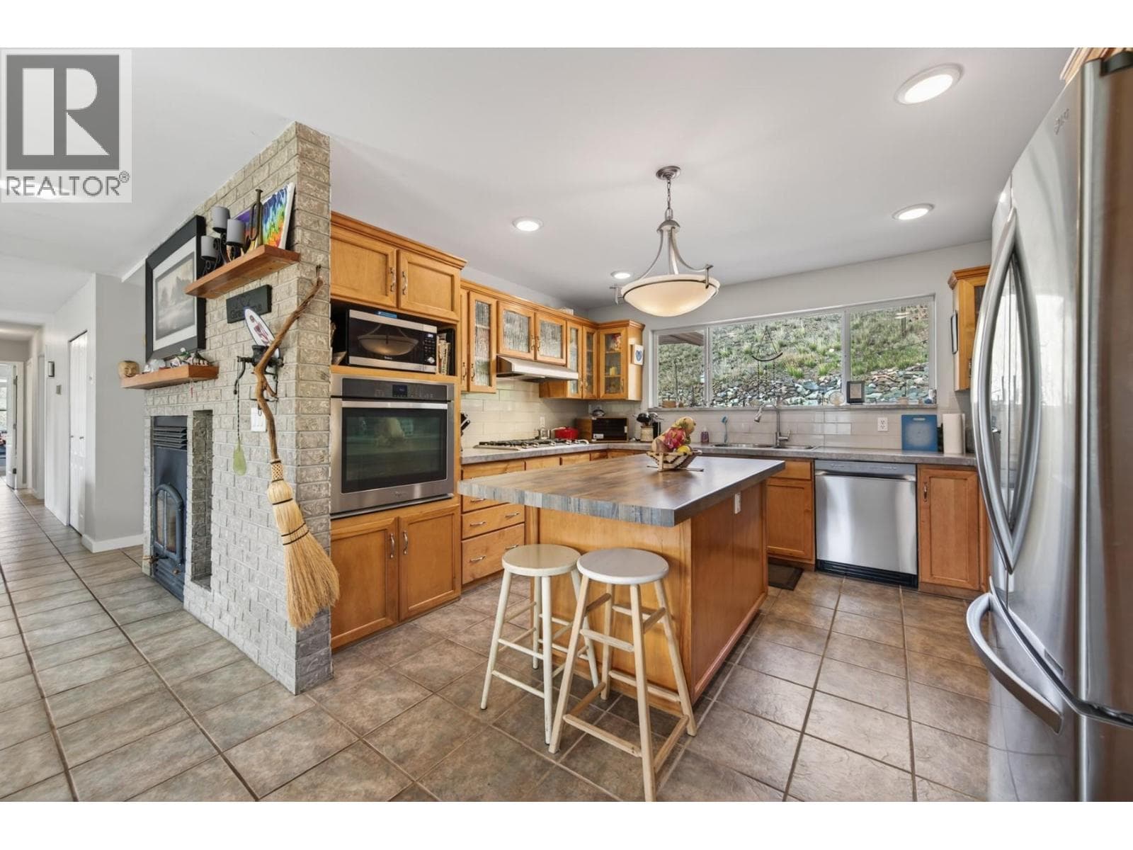 3876 Hills Frontage Road photo 5