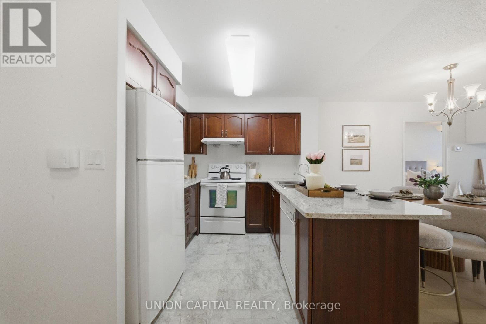 211 - 35 HOLLYWOOD AVENUE photo 5