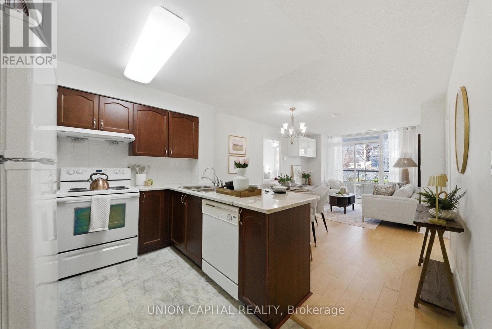 211 - 35 HOLLYWOOD AVENUE photo 4