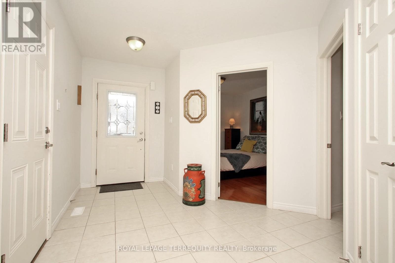 69 - 123 VILLAGE CRESCENT photo 3