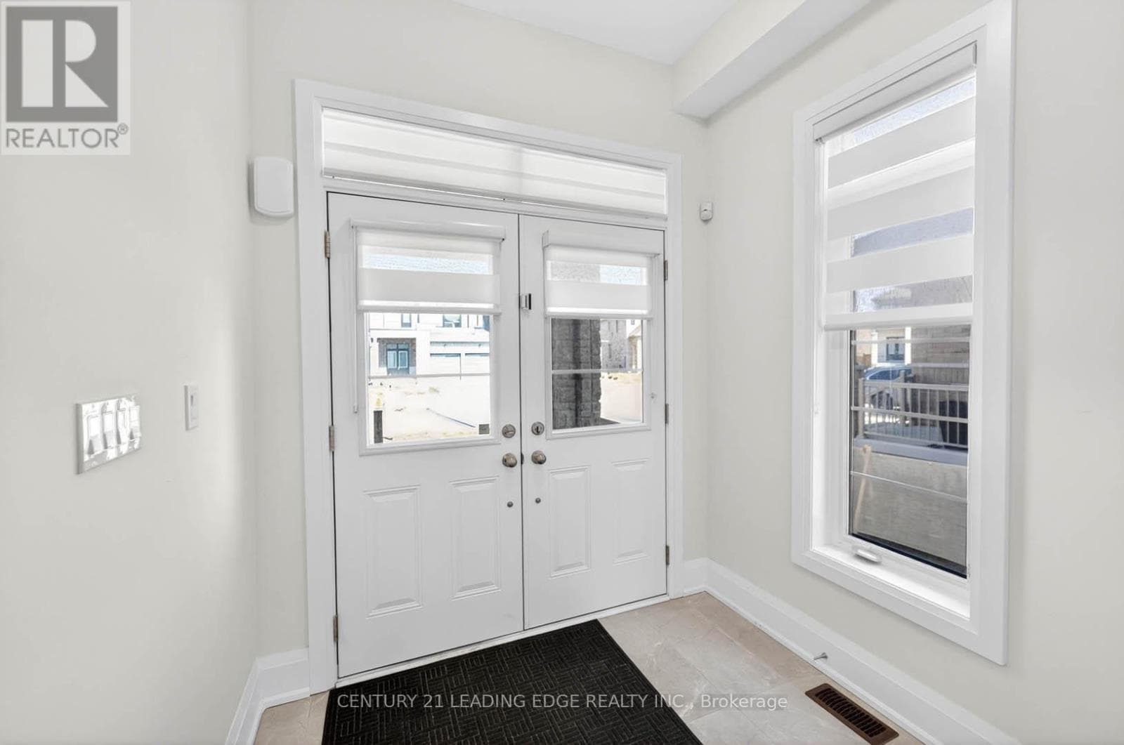235 FERRAGINE CRESCENT photo 5