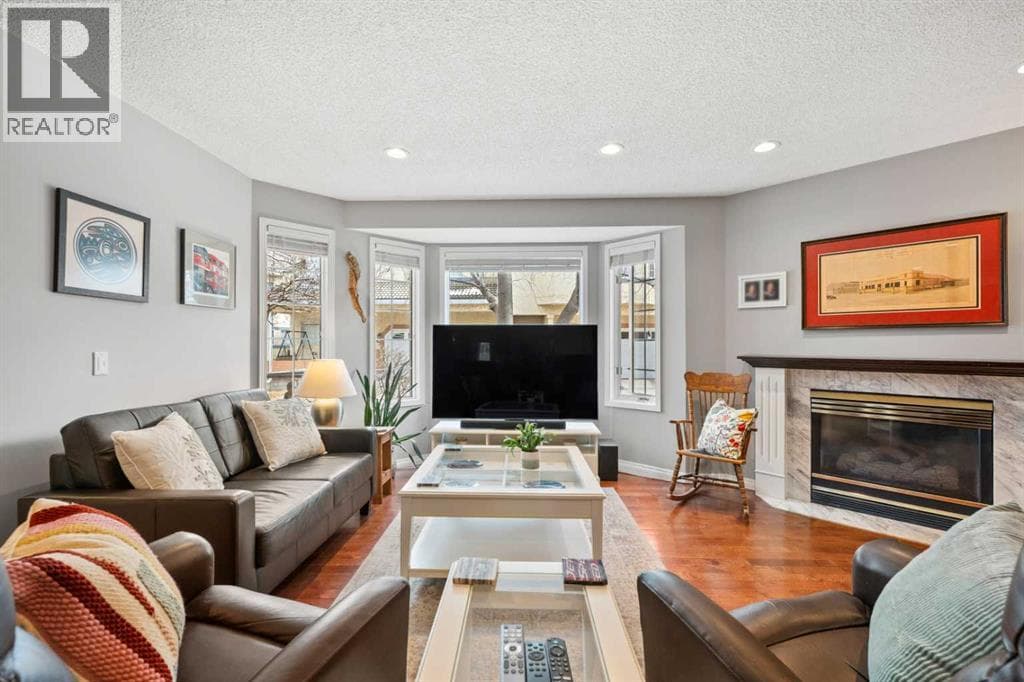 38 Richelieu Court SW — photo 5