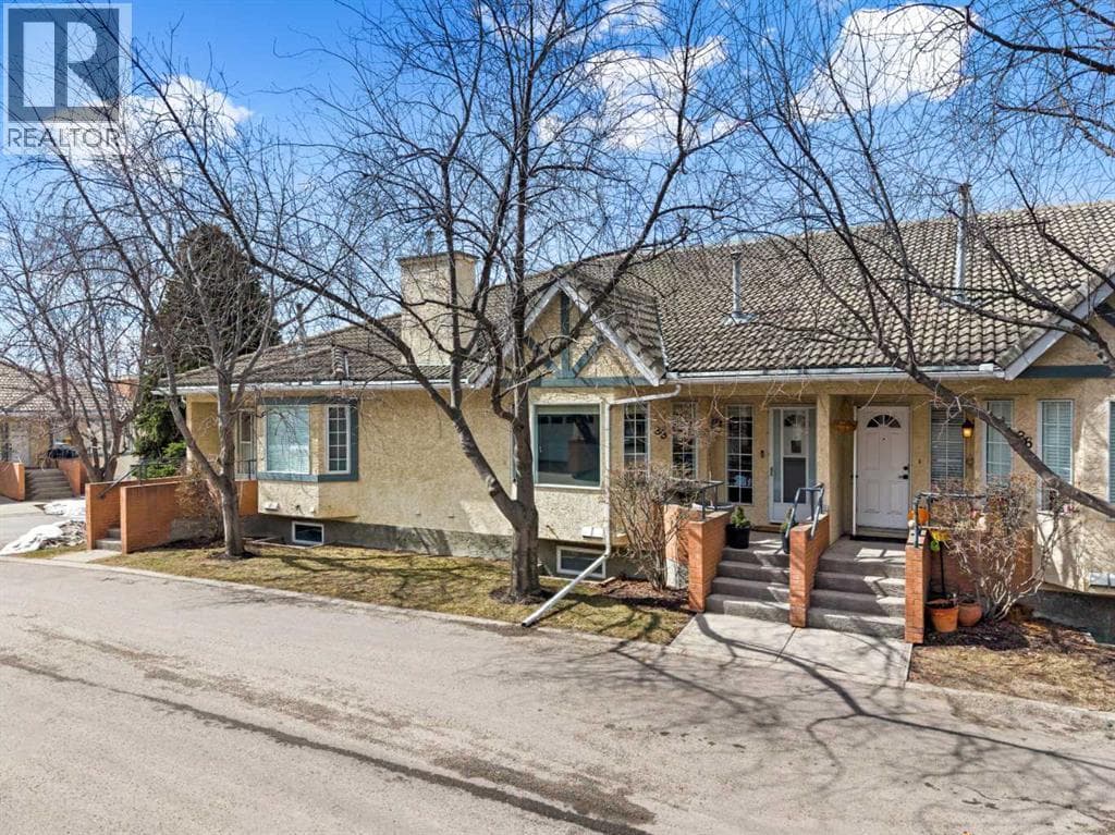 38 Richelieu Court SW — photo 2