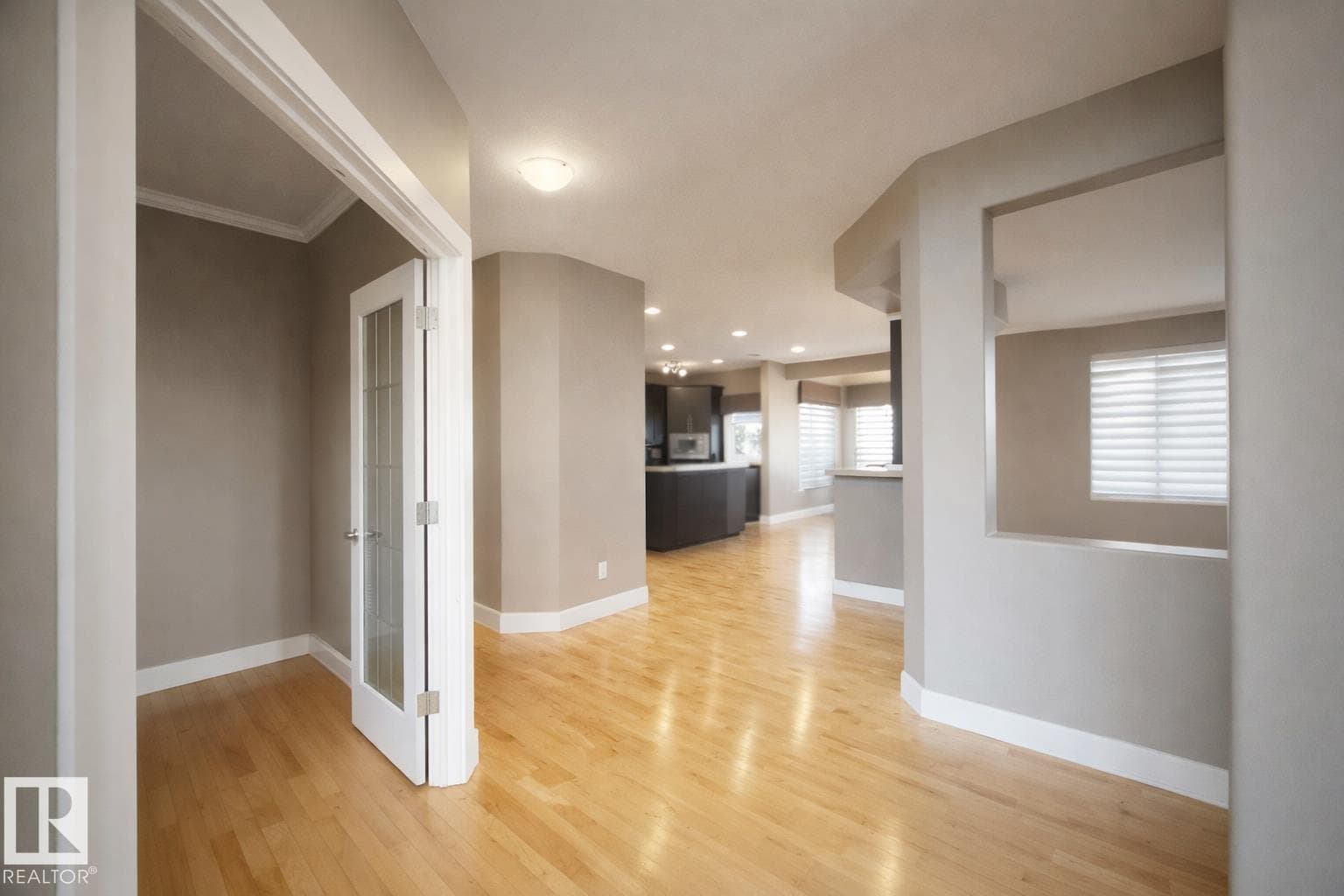6712 18 ave SW SW SW photo 3