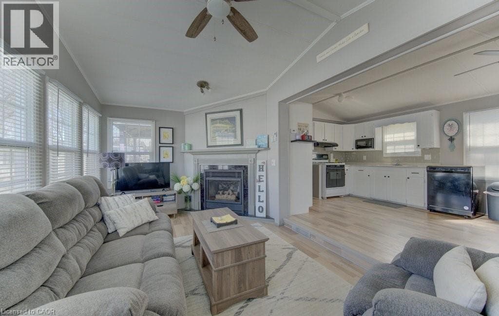580 BEAVER CREEK Road Unit# 185 photo 2