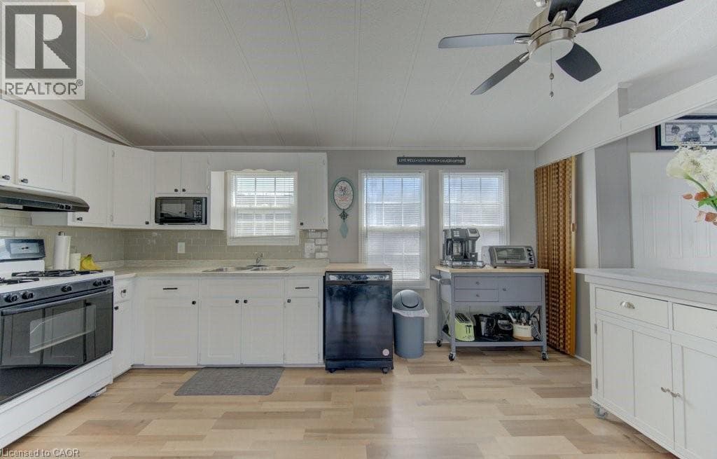580 BEAVER CREEK Road Unit# 185 photo 3