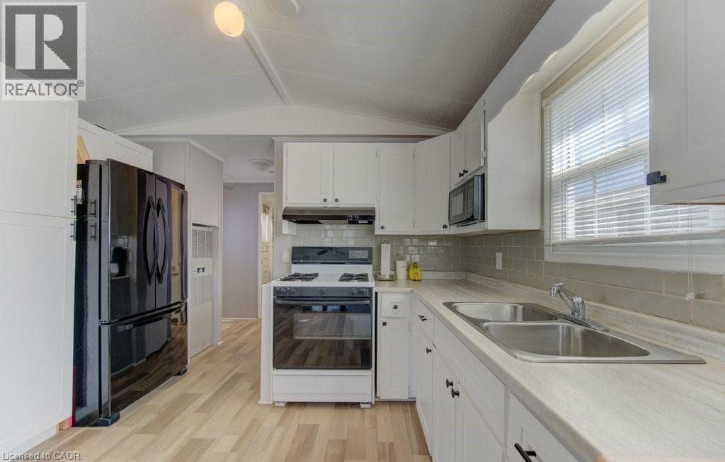 580 BEAVER CREEK Road Unit# 185 photo 4