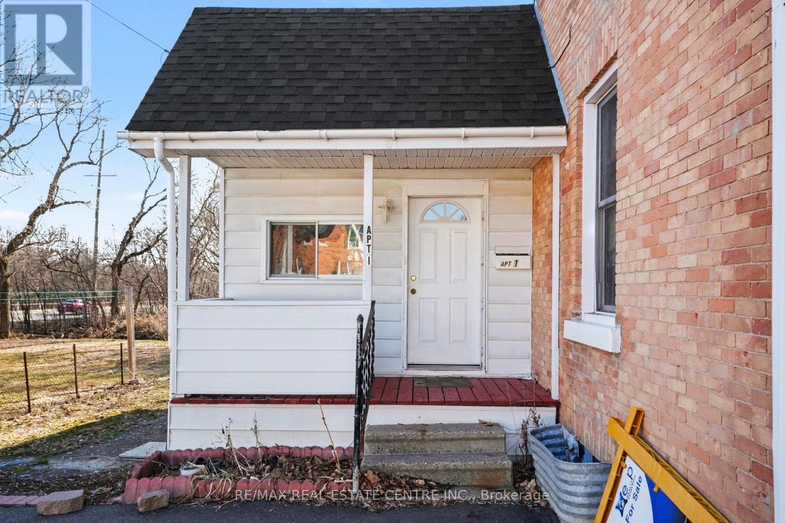 84 BANK STREET N photo 3