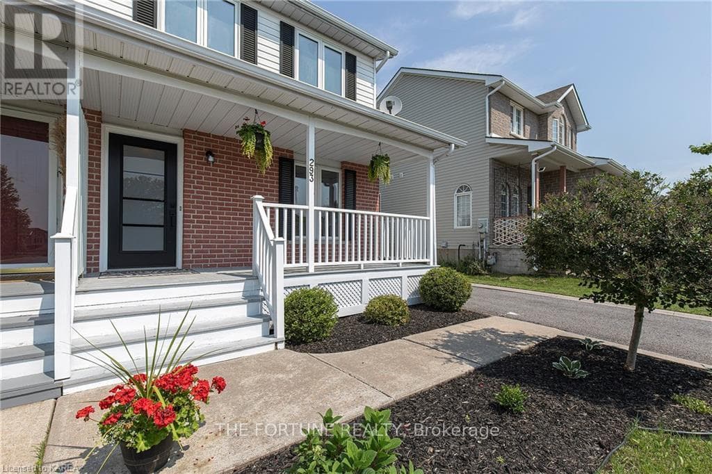 293 GRANDTRUNK AVENUE E photo 2