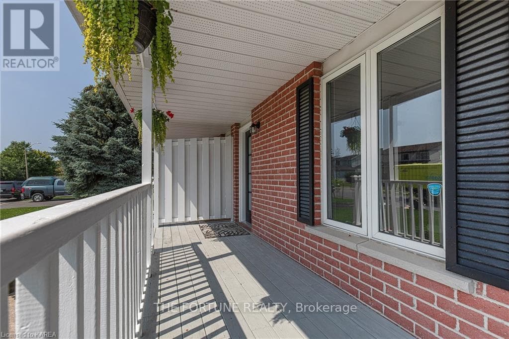 293 GRANDTRUNK AVENUE E photo 5
