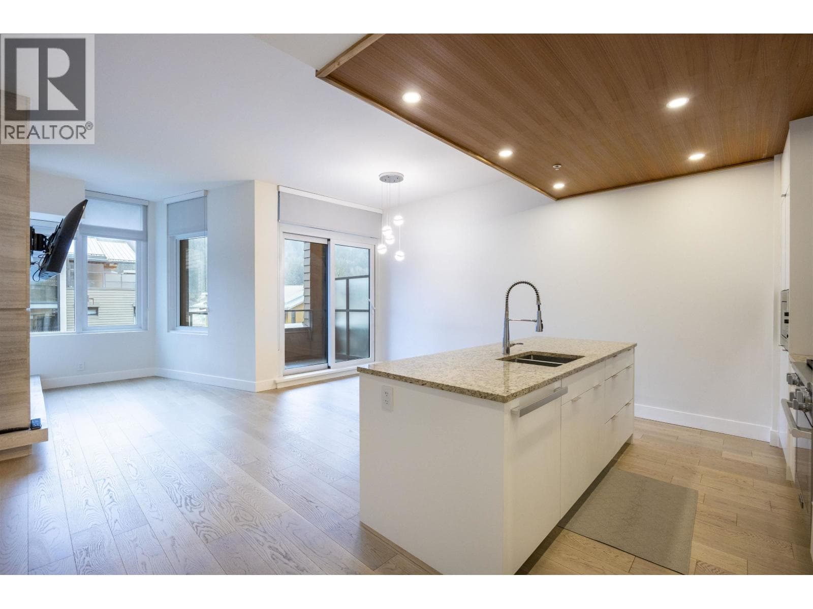 406 6687 NELSON AVENUE photo 4