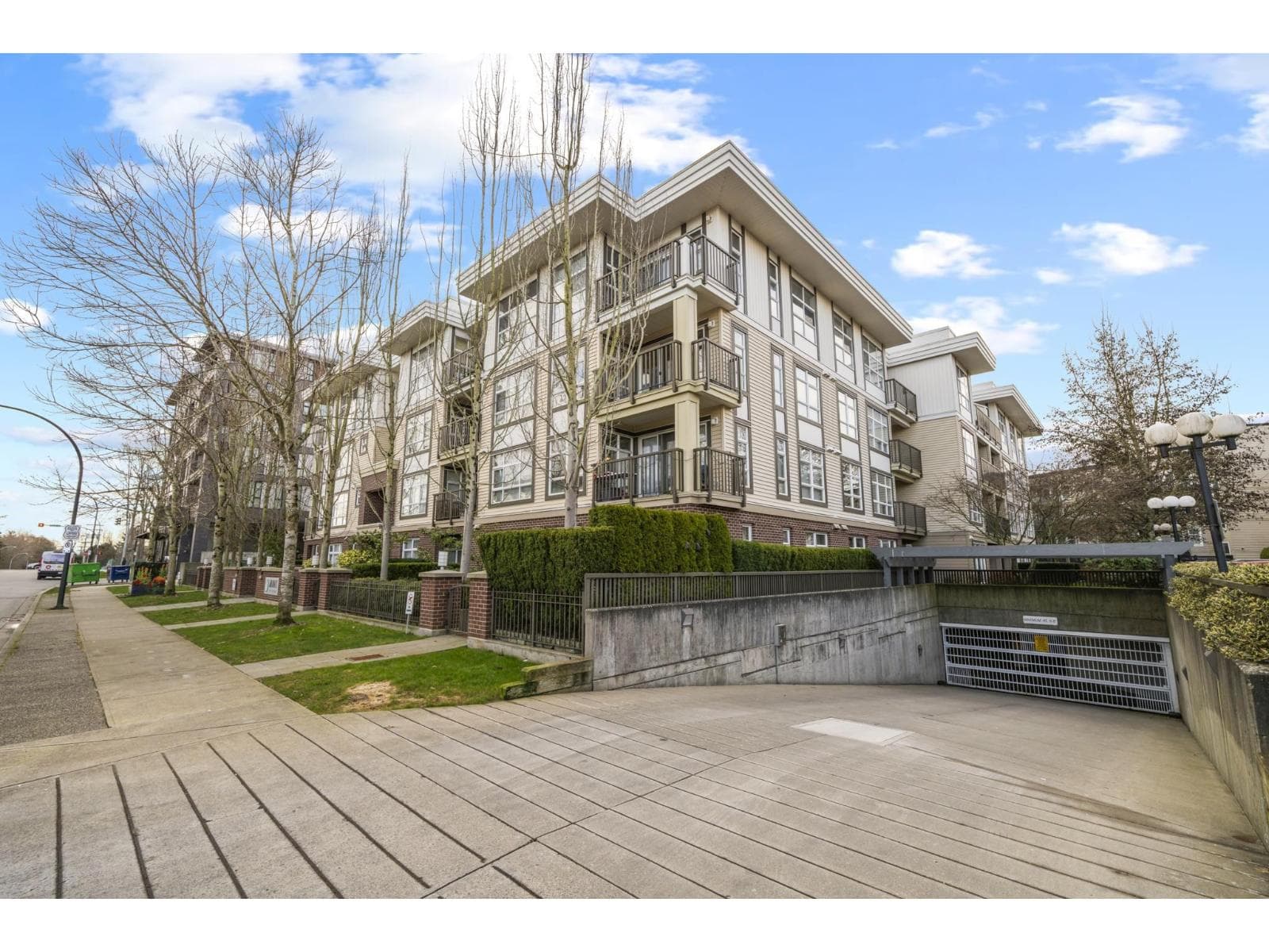 310 15168 19 AVENUE photo 4