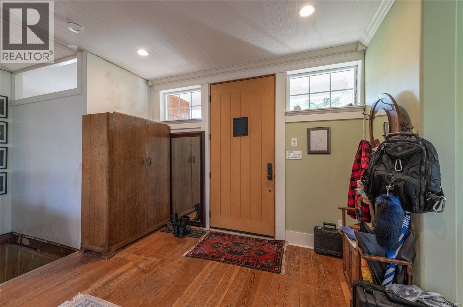 938 Ambassador Ave photo 5