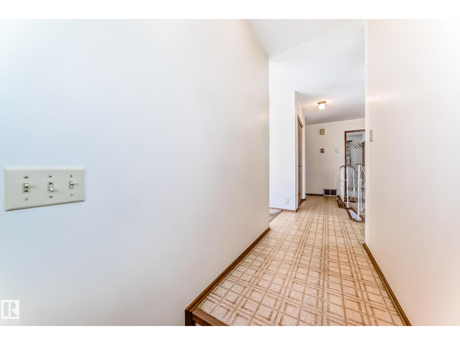 14237 22A ST NW photo 2