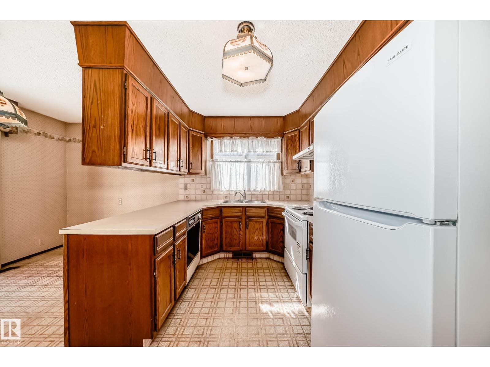 14237 22A ST NW photo 3