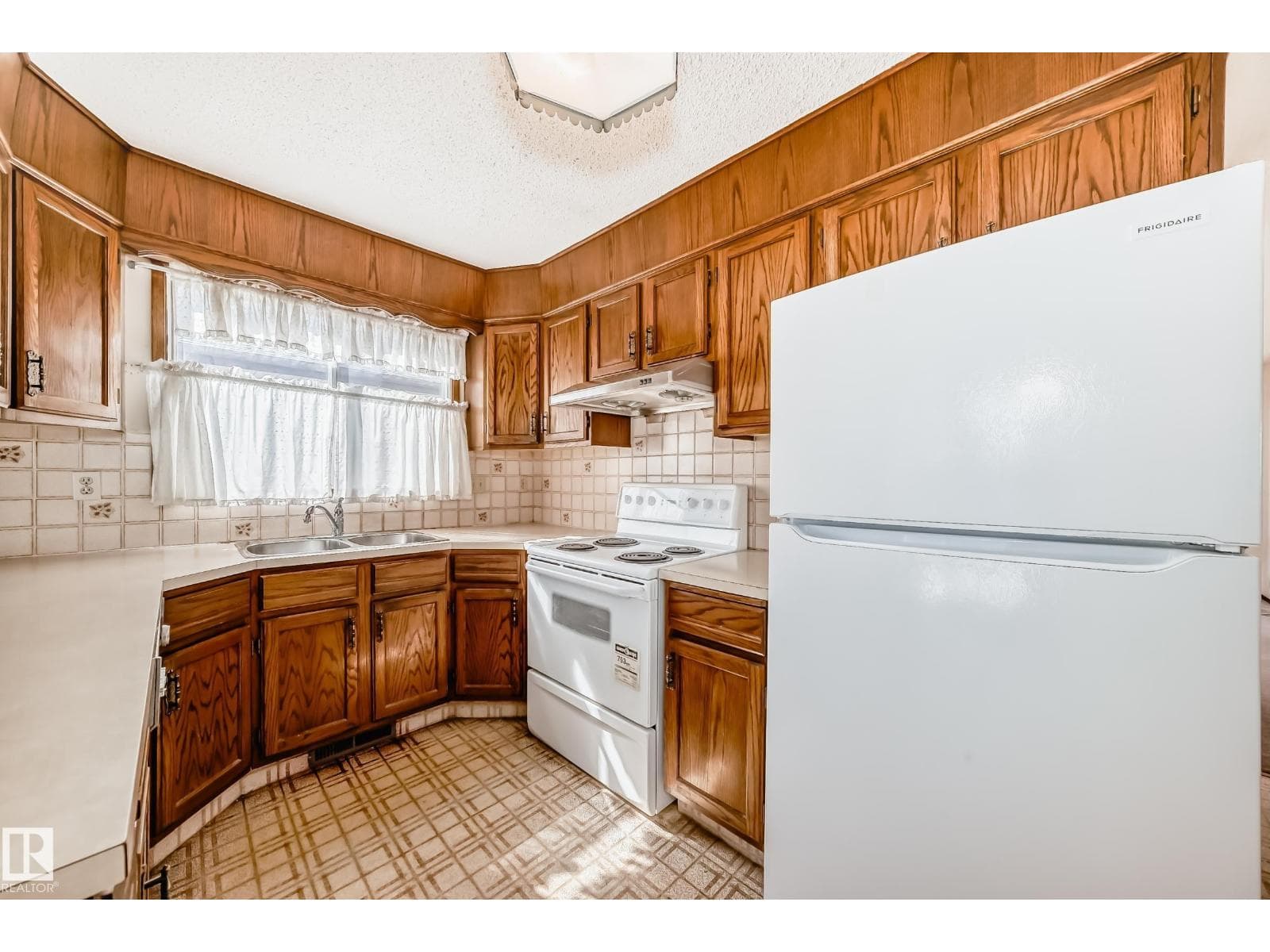 14237 22A ST NW photo 5