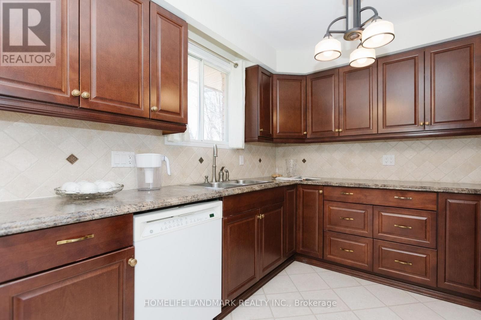 254 ATHABASCA STREET photo 5
