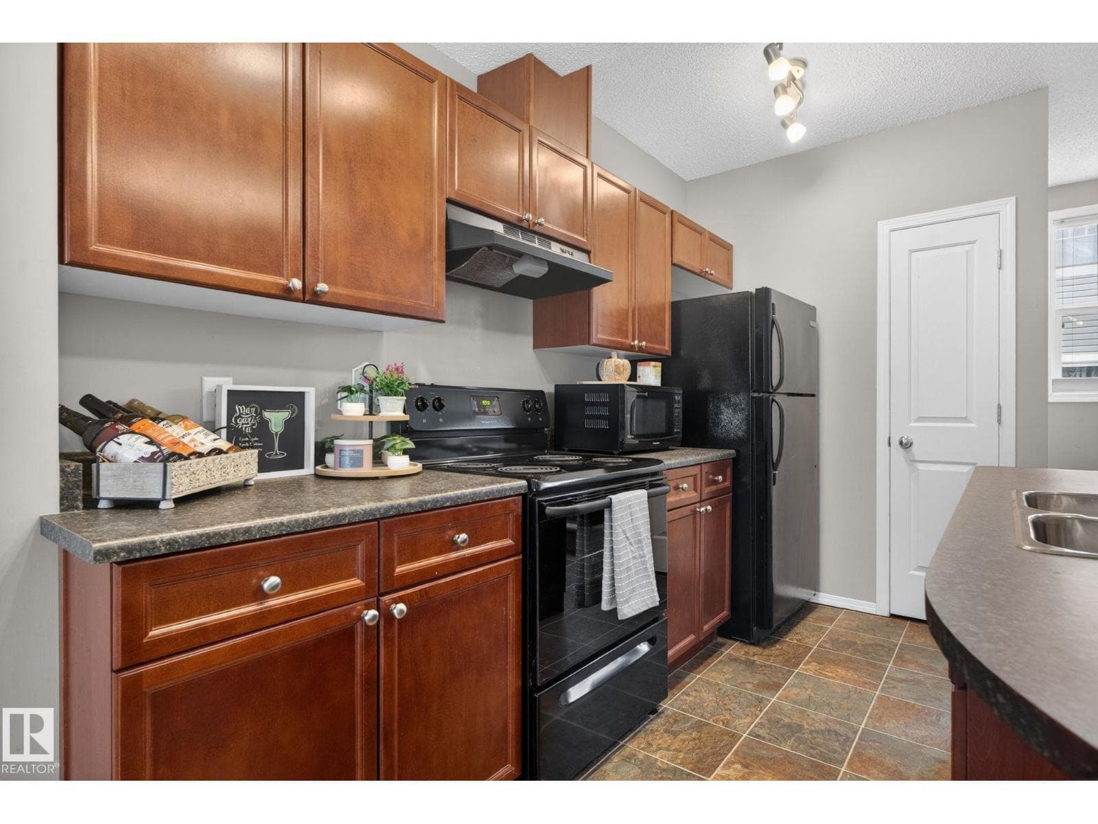 #149 5604 199 ST NW — photo 4