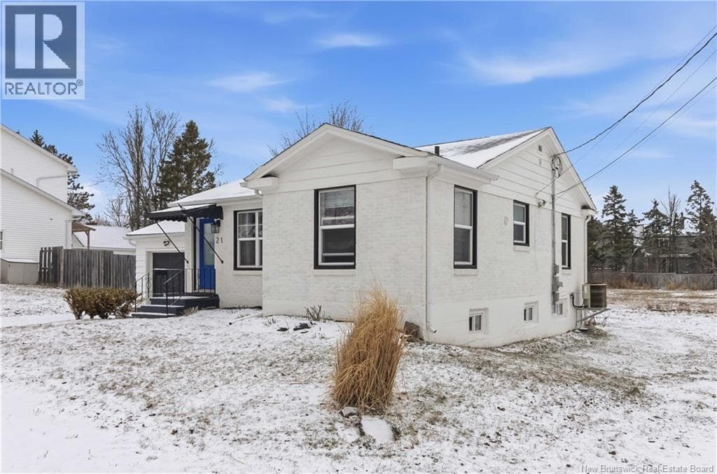 21 Kenmore Drive photo 3