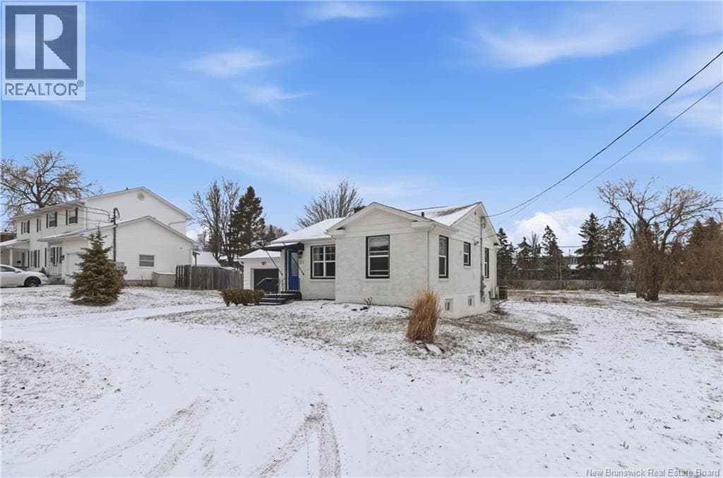 21 Kenmore Drive photo 4