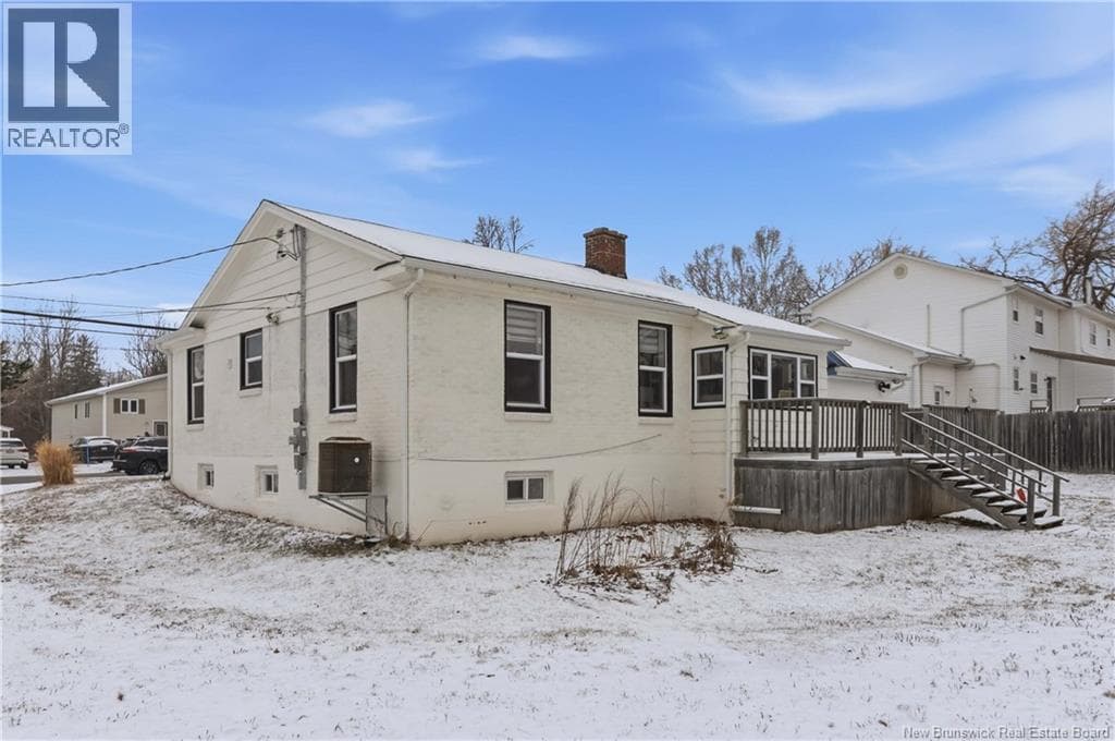 21 Kenmore Drive photo 5