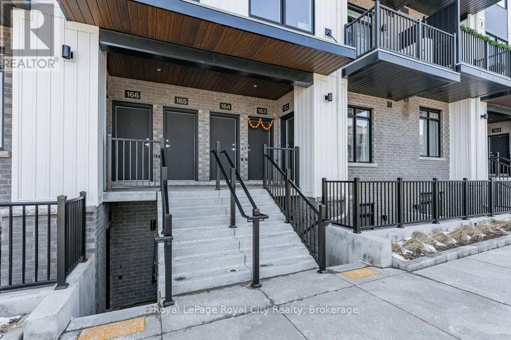 162 - 824 WOOLWICH STREET photo 4