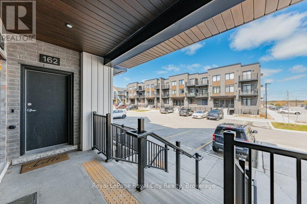 162 - 824 WOOLWICH STREET photo 5