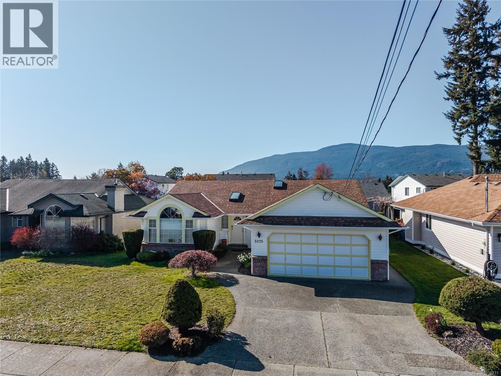 5225 Kaitlyns Way photo 2