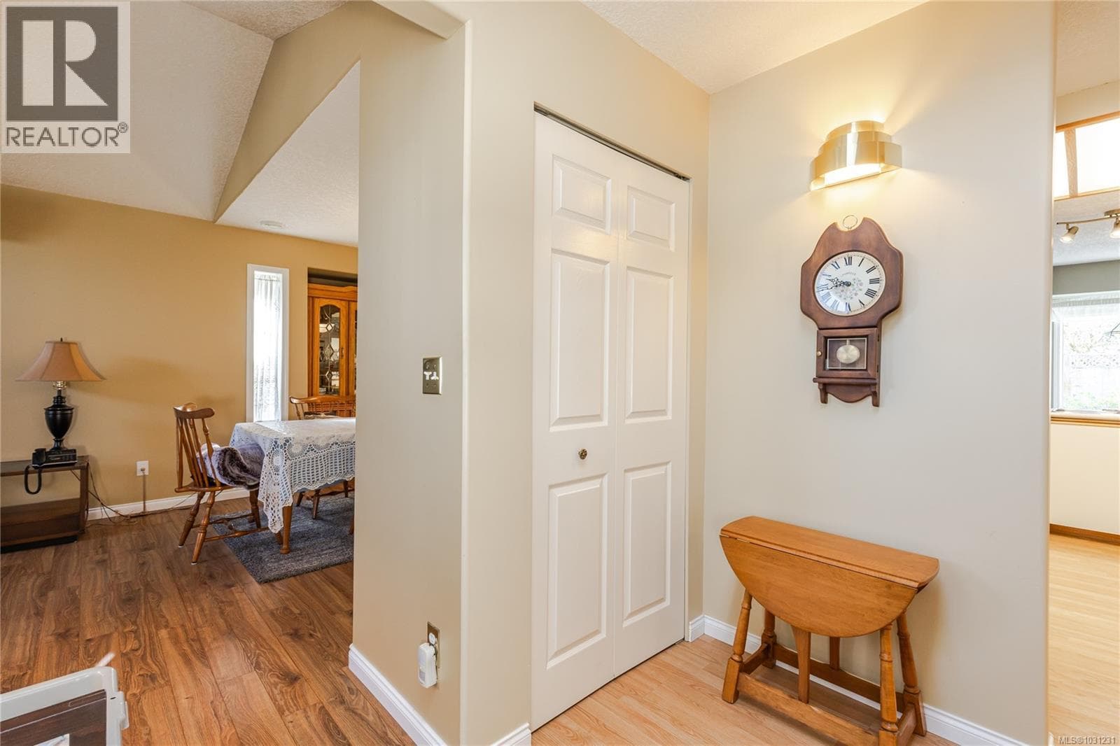 5225 Kaitlyns Way photo 4