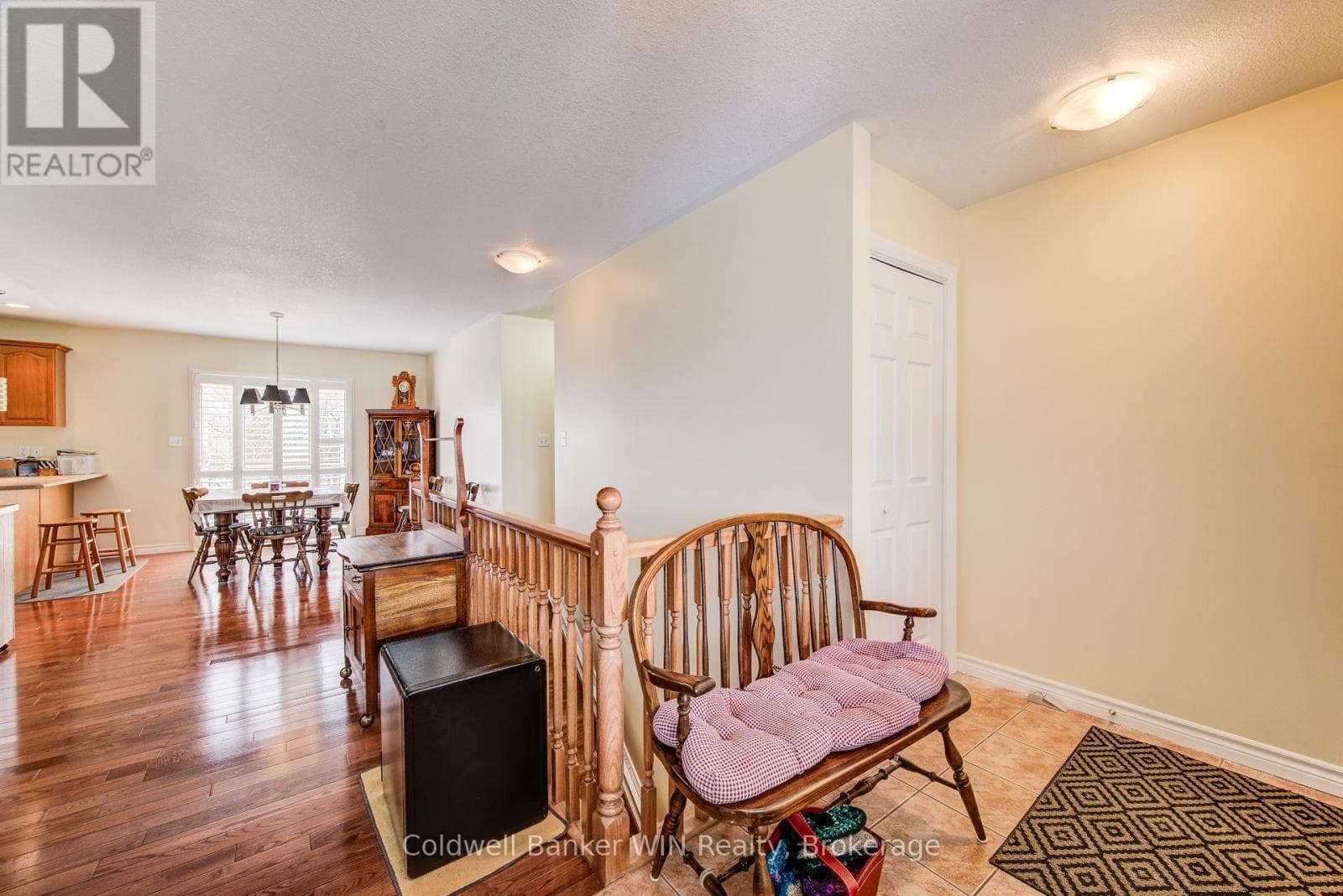 190 SARAH ROAD photo 5