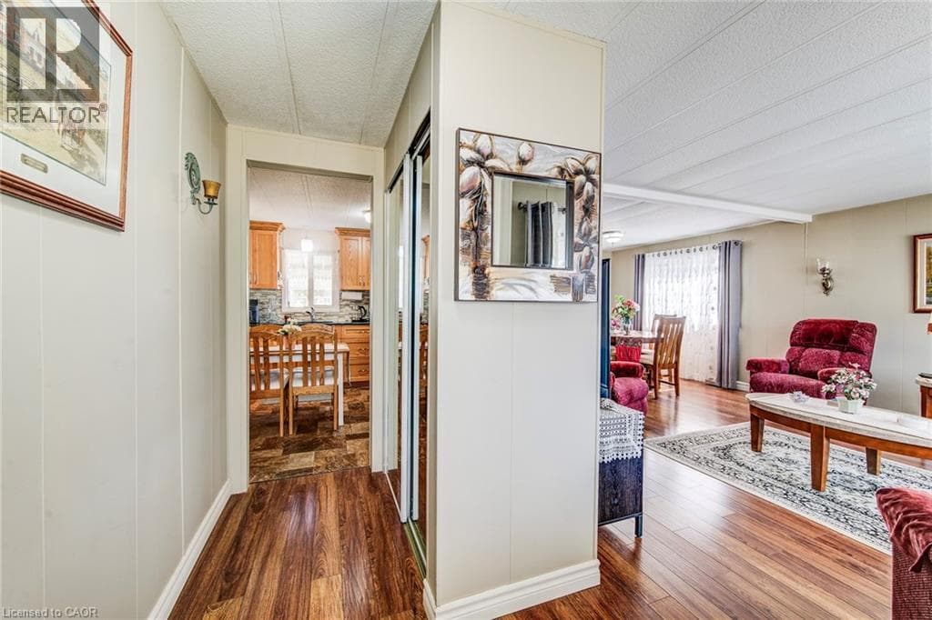 21 FAIRVIEW Crescent photo 5
