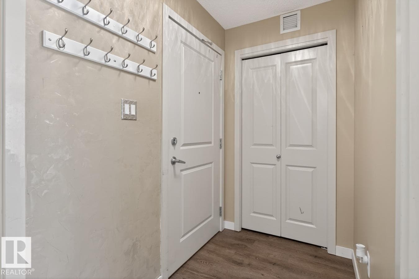 #109 340 WINDERMERE RD NW — photo 3