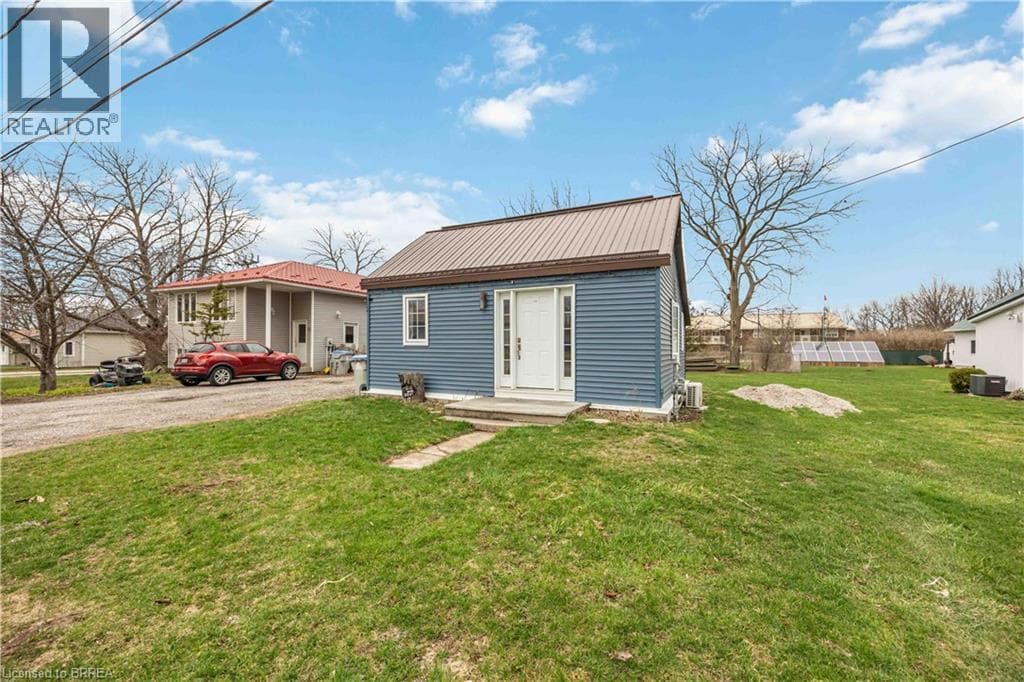 2 bed 1 bath single family at 30 QUEEN Street W — $325,000