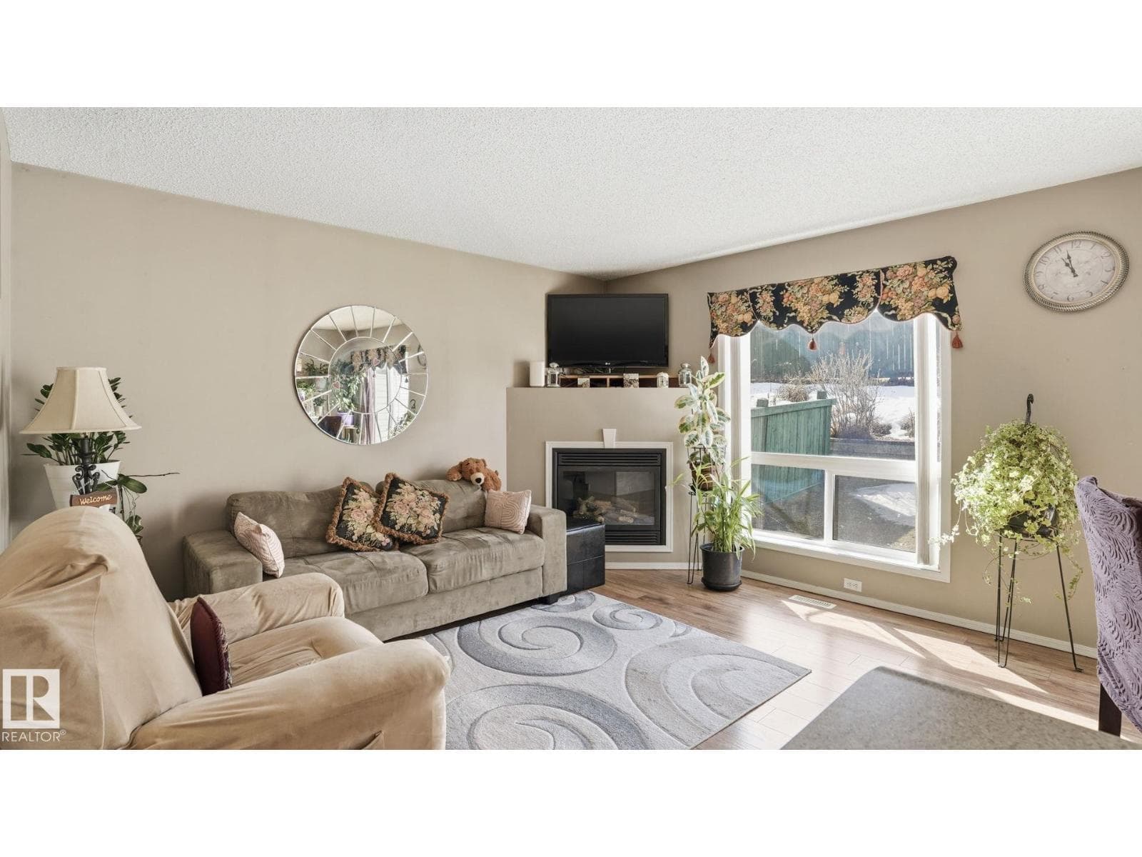 47 Vaughn AV photo 5