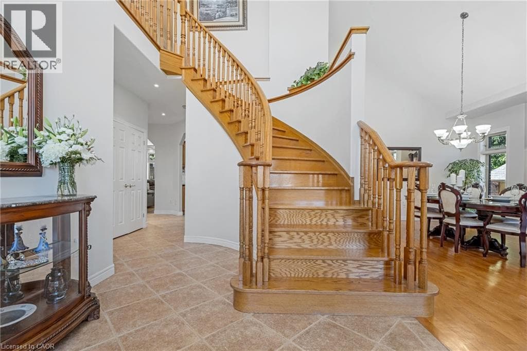22 SHADELAND Crescent photo 5
