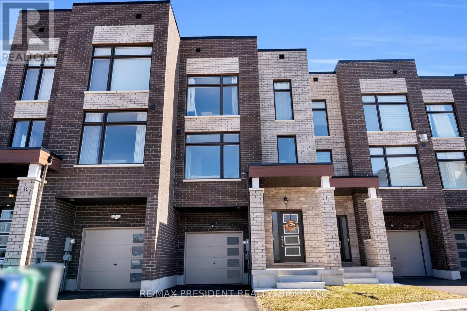 40 QUEENPOST DRIVE photo 2
